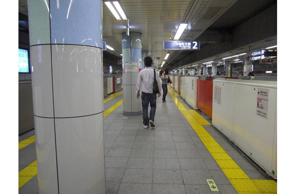 東京メトロ丸ノ内線中野坂上駅ホーム