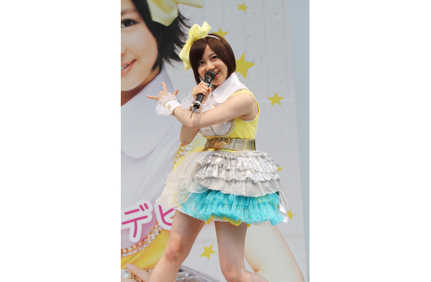 リリース記念イベントを行った小野恵令奈