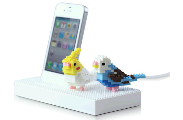 「essential TPE nanoblock Universal Dock」利用イメージ（ナノブロック/iPhoneは別売）