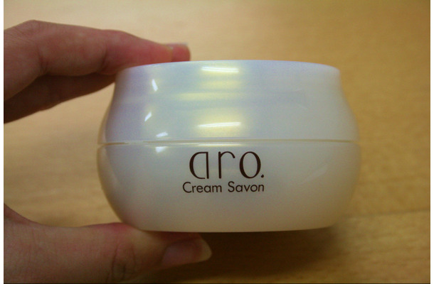 「aro.クリムサボン」のパッケージ。泡立てネットもついてるんですよ。