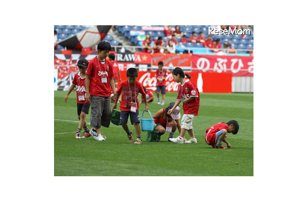 夏休み 浦和レッズ グラウンドキーパーに挑戦してみよう Rbb Today