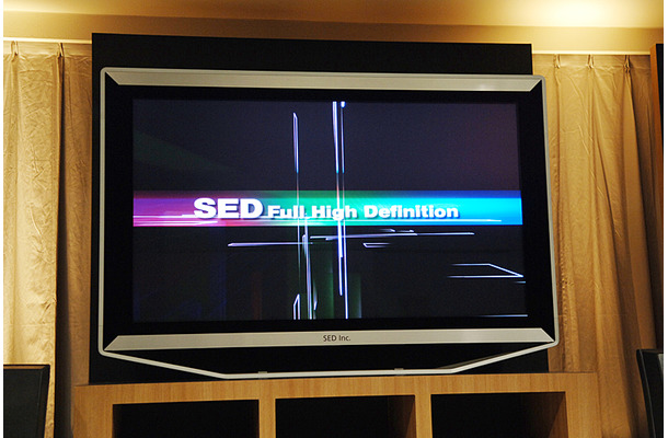 ：CEATEC 2006で東芝が展示をしていたSEDパネルを採用したテレビ（2006年10月3日撮影）