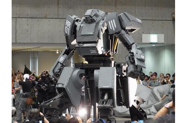 【ワンフェス2012夏】搭乗可能な巨大ロボット「クラタス」、幕張メッセに立つ！