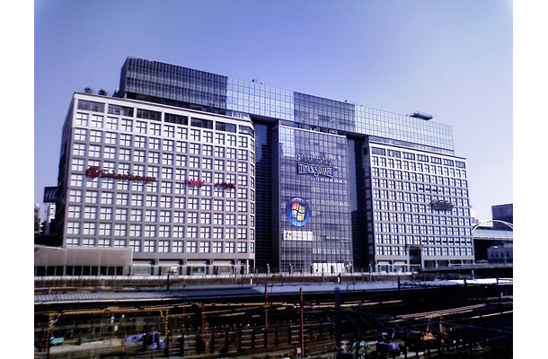 　ビル・ゲイツはWindows Vista発売時にニューヨークのタイムズスクウェアで大々的なイベントを開催したが、日本の「タイムズスクエア」にもWindows Vistaの巨大広告が出現している。