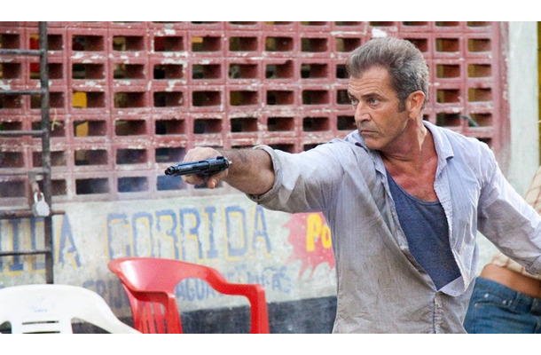 『キック・オーバー』　（C) 2011 ICON FILMS, INC.
