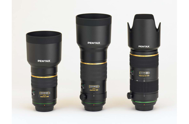 「smc PENTAX-DA★（スター）」シリーズ。
左からDA★200mm、DA★300mm、DA★60-250mm