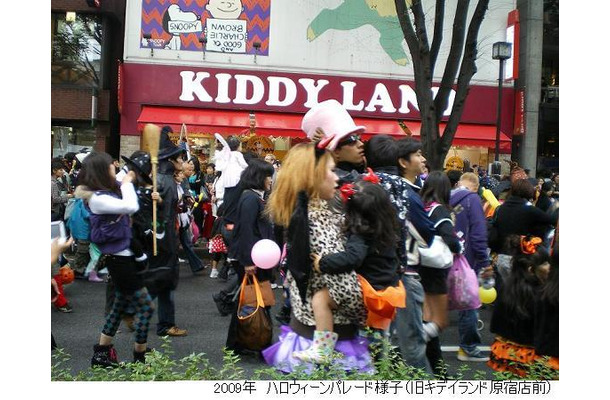 キデイランド原宿店 2009年ハロウィーンパレードの様子