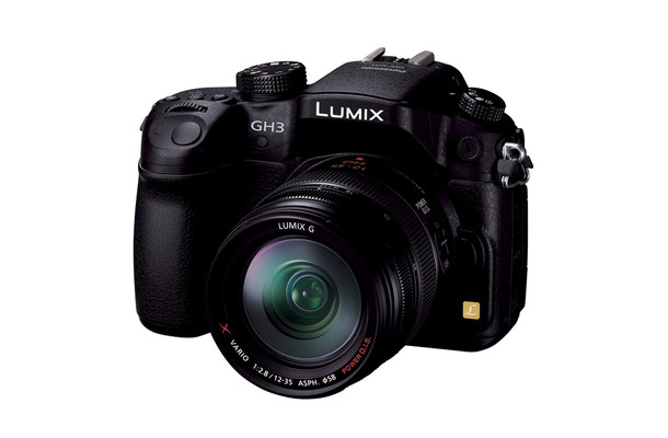 ミラーレスのレンズ交換式一眼カメラ「LUMIX」シリーズの最上位モデル。写真は「DMC-GH3A」