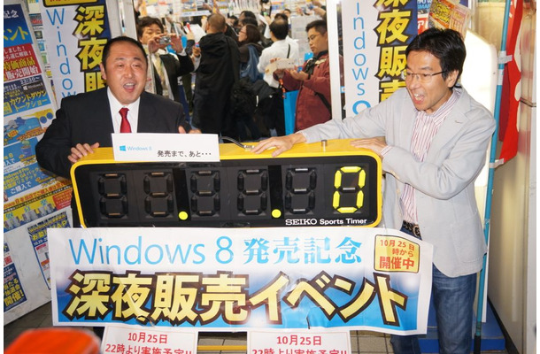 日本マイクロソフトの樋口泰行社長も深夜販売のカウントダウンに参加