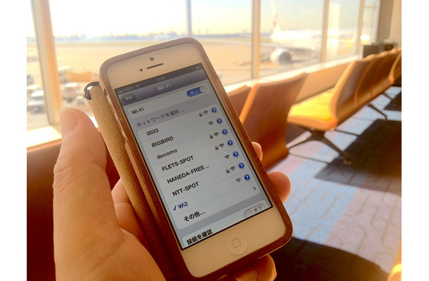 羽田空港第一ターミナルで公衆無線LANを活用。定位置でのスマホ利用では公衆無線LANを使ったほうが快適。Wi2の無料アクセスポイントを利用してみる