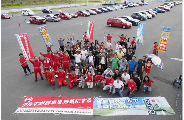 レーシングドライバー太田哲也氏によるサーキットドライビングレッスンが12月22日に開催