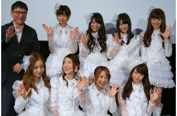 映画『DOCUMENTARY OF AKB48 NO FLOWER WITHOUT RAIN 少女たちは涙の後に何を見る?』の完成披露試写会に参加したAKB48のメンバー