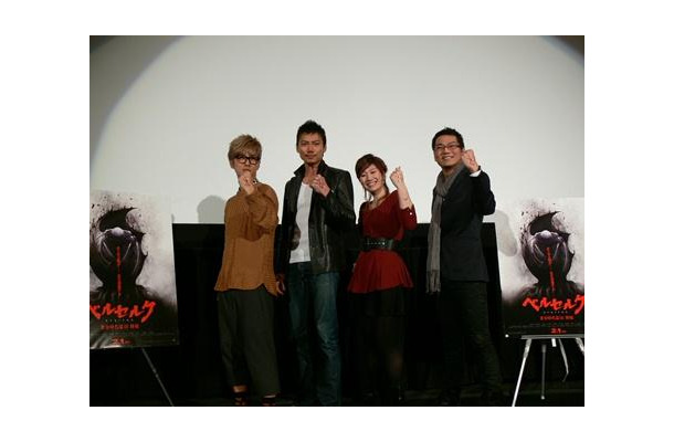 左からグリフィス役の櫻井孝宏さん、ガッツ役の岩永洋昭さん、キャスカ役の行成とあさん、ゾッド役の三宅健太さん