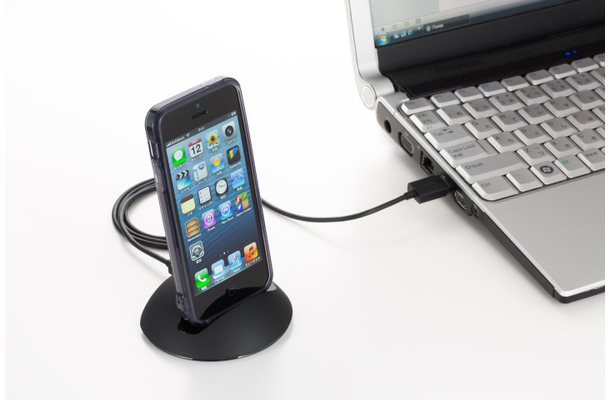 Lightning コネクタに対応したiPhone 5専用Dock型スタンド「Dockスタンド for iPhone（L）」