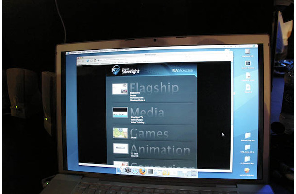 Sliverightのショーケースは、動画・ゲーム・アニメーションの再生や、Flashとの共存を紹介している