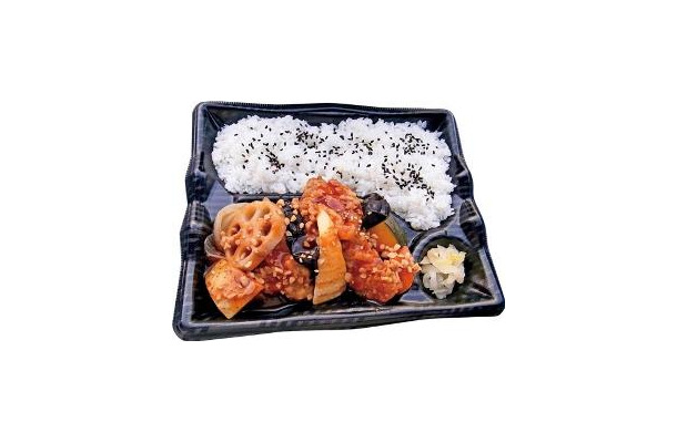 鶏唐揚と野菜の辛味たれ弁当（530円）