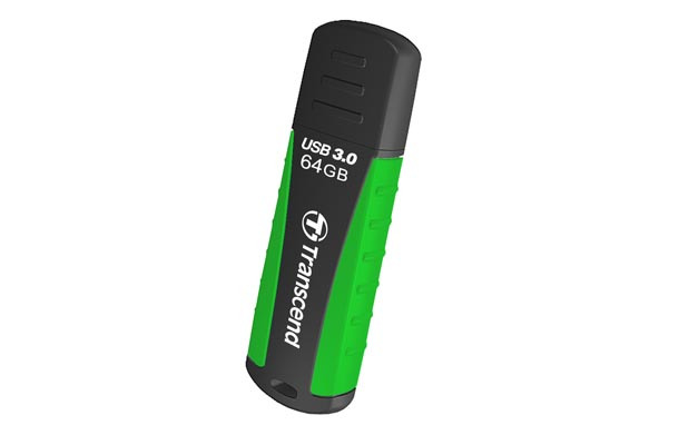 USB3.0対応USBメモリ「JetFlash 810」。容量ごとに色分けされており、64GBモデルはグリーン