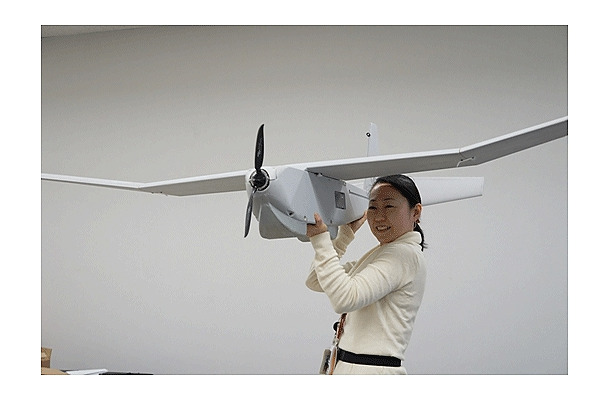使用する小型無人飛行機の外観
