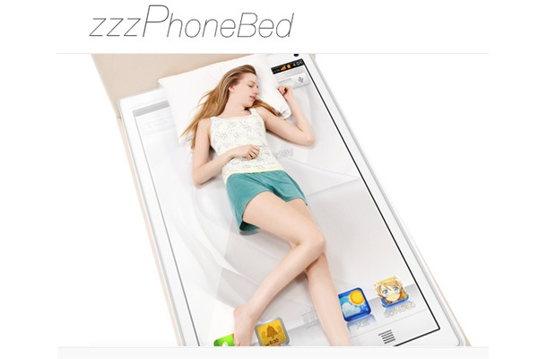 サイズはセミダブル。「ベッドの上でしかスマホを使わないのなら、ベッドがスマホになればいいかなって」