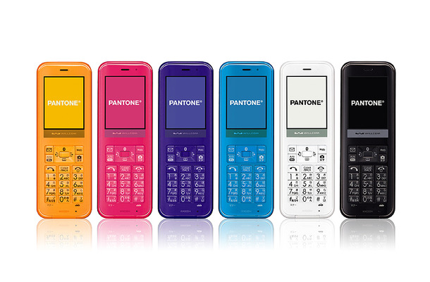 6色が用意されたストレート型PHS端末「PANTONE WX03SH」