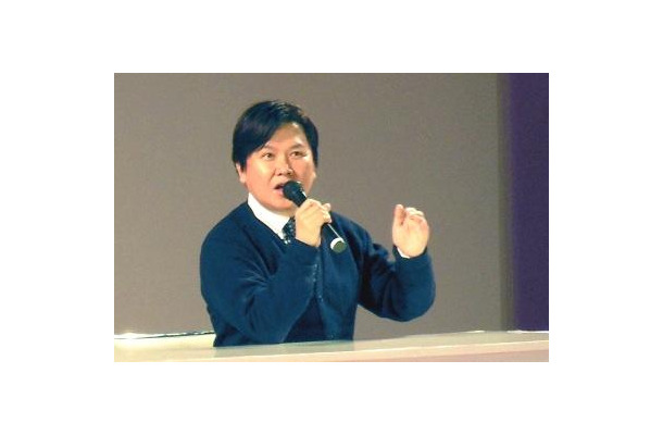 東京国際アニメフェア2013スペシャルステージ「声優アワード・放課後カリキュラム」で熱弁をふるう三ツ矢雄二