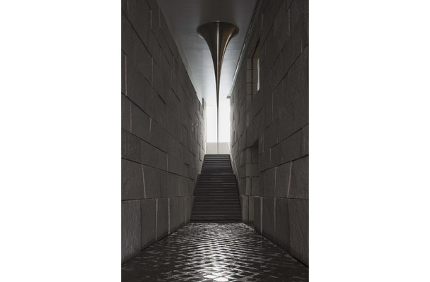 アート空間「究竟頂（くっきょうちょう）」point of infinity, entrance hall of oak omotesando, Designed by Hiroshi Sugimoto, 2013／Hiroshi Sugimoto, Mathematical Model 013, 2013