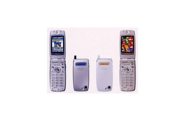 Operaを搭載した京セラ製のAirH