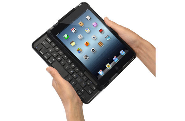 キーボードを背面に素早く簡単に収納出来る「iPad mini用スーパースライドキーボード」