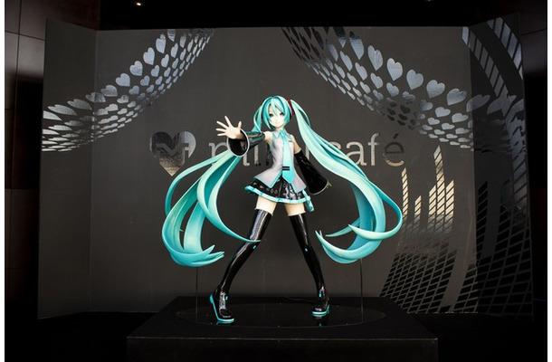 六本木ヒルズにオープンした初音ミク仕様のカフェ「miku cafe」