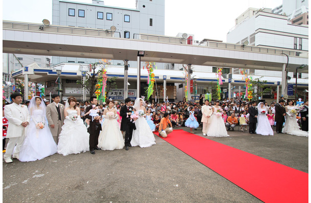 昨年の結婚式の様子。7組が結婚式をあげた。