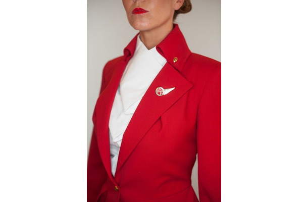 ヴィヴィアン・ウエストウッドが手掛けたヴァージン・アトランティック航空の新ユニフォーム（女性クルー）
