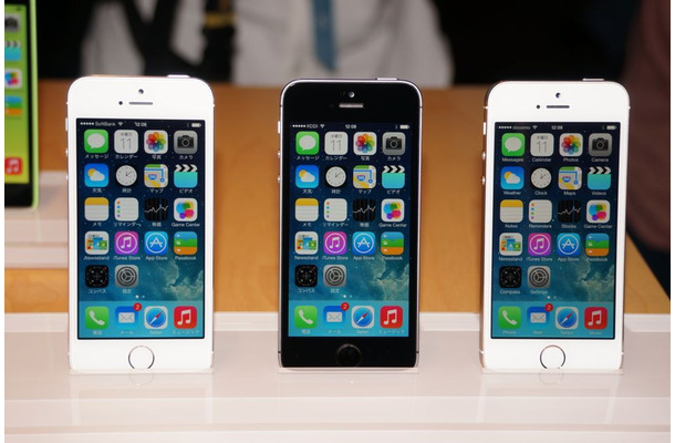 iPhone 5s、前面パネルはホワイトとブラックの2色