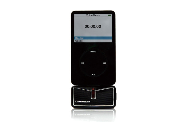 iPodと接続した「TUNEWEAR Stereo Sound Recorder for iPod」