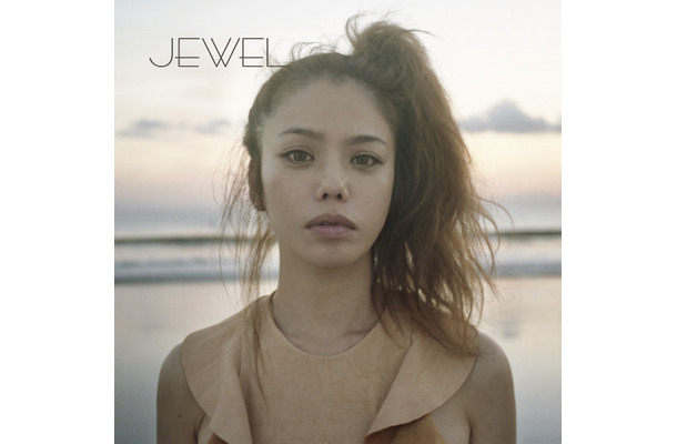 11月13日にセルフカバーアルバム「JEWEL」をリリースするChara