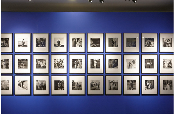銀座アルマーニで寺山修司、細江英公、森山大道ら70年代東京写真展開催中