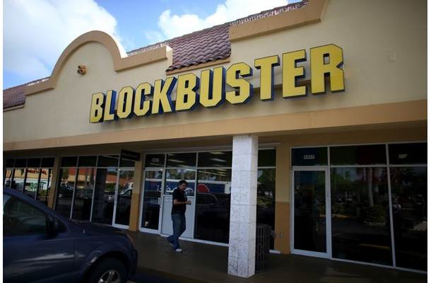 閉店したブロックバスター（マイアミ）　(c) Getty Images