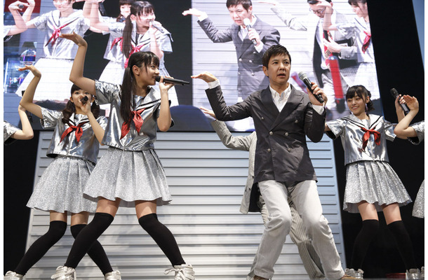 私立恵比寿中学のライブイベントに特別ゲストとして登場した関根勤