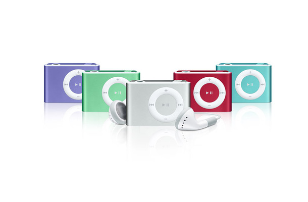 iPod shuffle（左からパープル/グリーン/シルバー/レッド/ブルー）