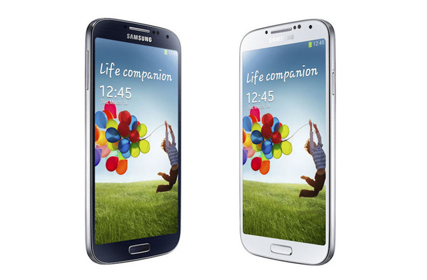 「Galaxy S4」（サムスン製）のグローバルモデル。Android 4.4が提供されるのはGoogle Play Editionモデルとなる