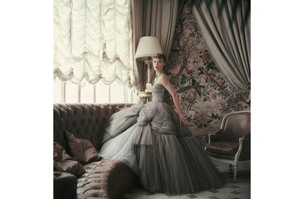 1953年作 イブニングドレス 1953年秋冬オートクチュールコレクション、モデルは映画監督アナトール・