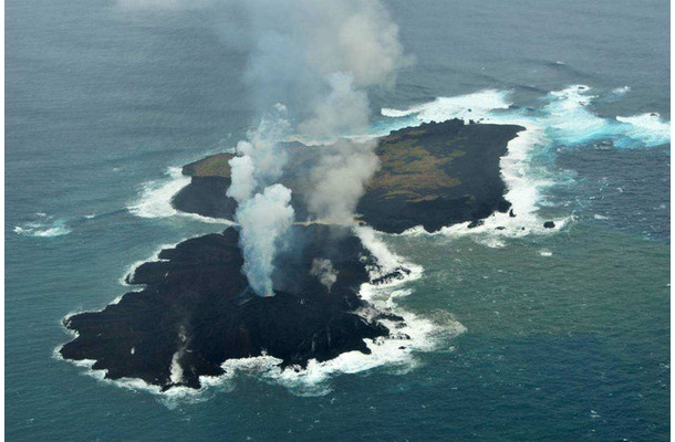 スヌーピーに似ていると話題の新島とつながった西之島