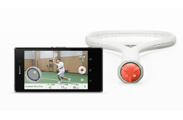 テニスラケットのグリップエンド部に装着して使用するラケット装着型「Smart Tennis Sensor SSE-TN1」。映像との同期も可能