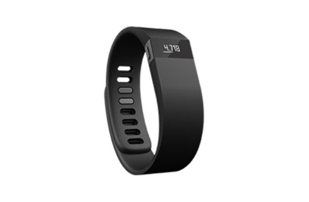 NTTドコモのリストバンド型デバイス「ムーヴバンド」と違ってディスプレイを搭載する「Fitbit Force」