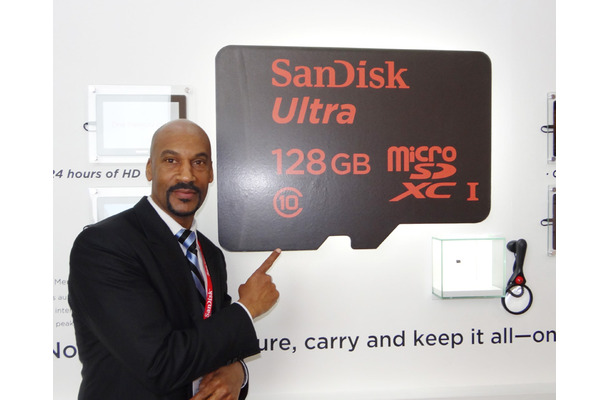 新製品の128GB microSDカードの特徴を解説してくれたSanDisk社のBrian Pridgeon氏