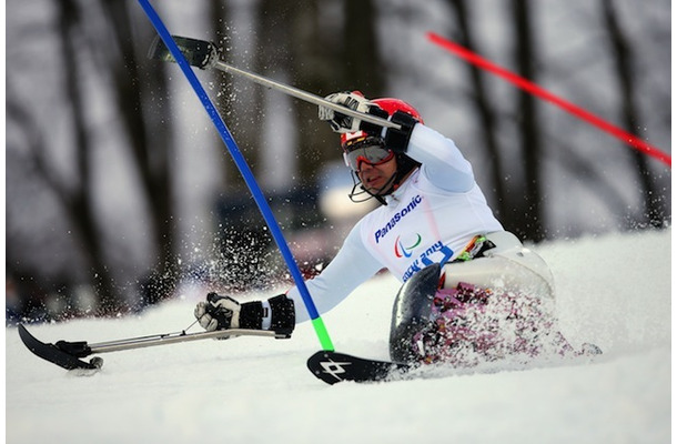 ソチ冬季パラリンピック、アルペンスキー男子回転座位、鈴木猛史選手　(c) Getty Images