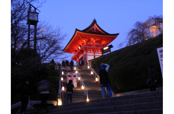 東山花灯路