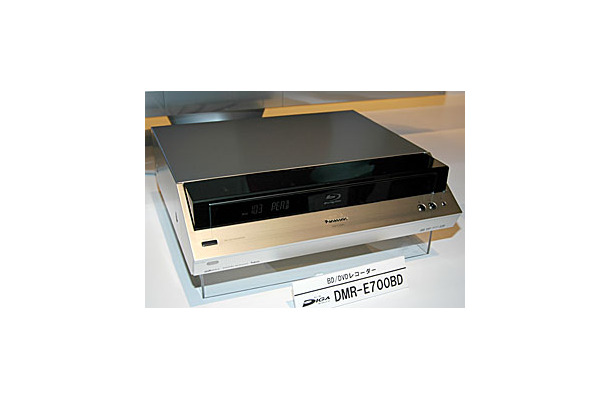 　松下電器産業は、同社DVDレコーダー「DIGA」シリーズの最上位モデルとして、ブルーレイディスク対応のDVDレコーダー「DMR-E700BD」を7月31日に発売する。