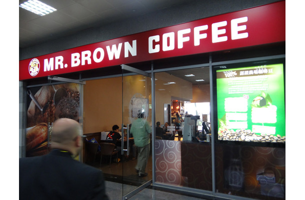 店の前から美味しそうなコーヒーの香りが漂ってくる、南港展示ホール1階のコーヒーショップ「伯朗珈琲館/MR.BROWN COFEE」