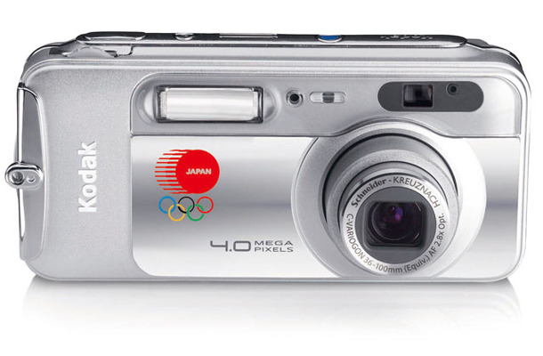　コダックは、2004年アテネオリンピックを記念したコンパクトデジタルカメラ「Kodak EasyShare LS743 Zoom デジタルカメラ オリンピック記念限定バージョン」を7月12日から8月31日までの期間限定で販売する。