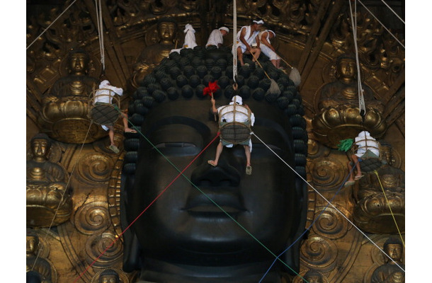 東大寺で「お身拭い」　(C) Getty Images